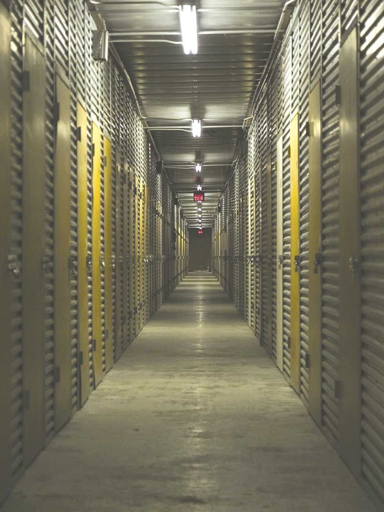 Склад self storage. Селф сторидж. Селф сторидж. Self storage мотоцикл. Self storage.